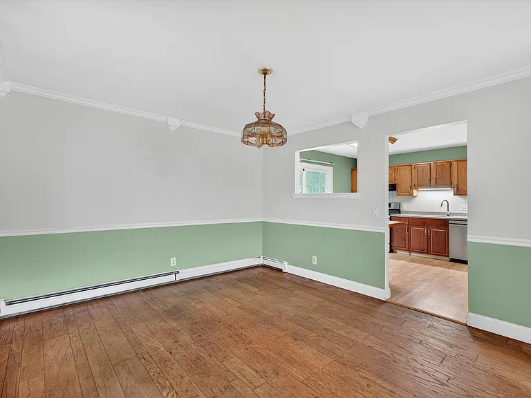 76 Maureen Dr — Photo 18