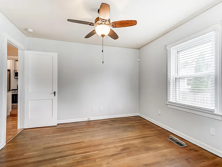 71 Lucas Dr — Photo 33