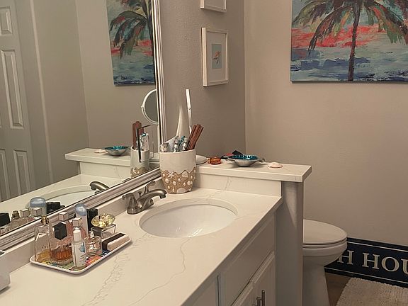 4th image of 828 Mimosa Pl #828