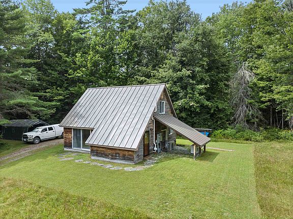 3rd image of 1107 Apple Hill Road