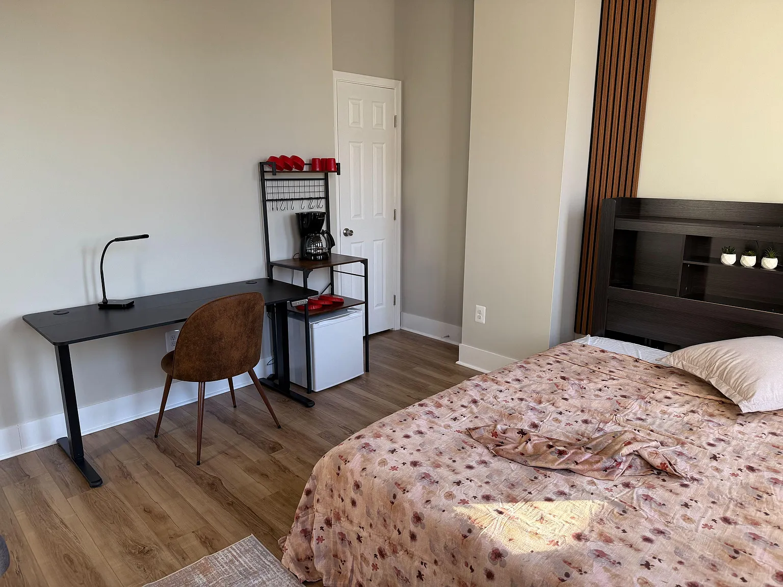 4 bed, 3.0 bath, 2200 sqft, $1,070 — Photo 2