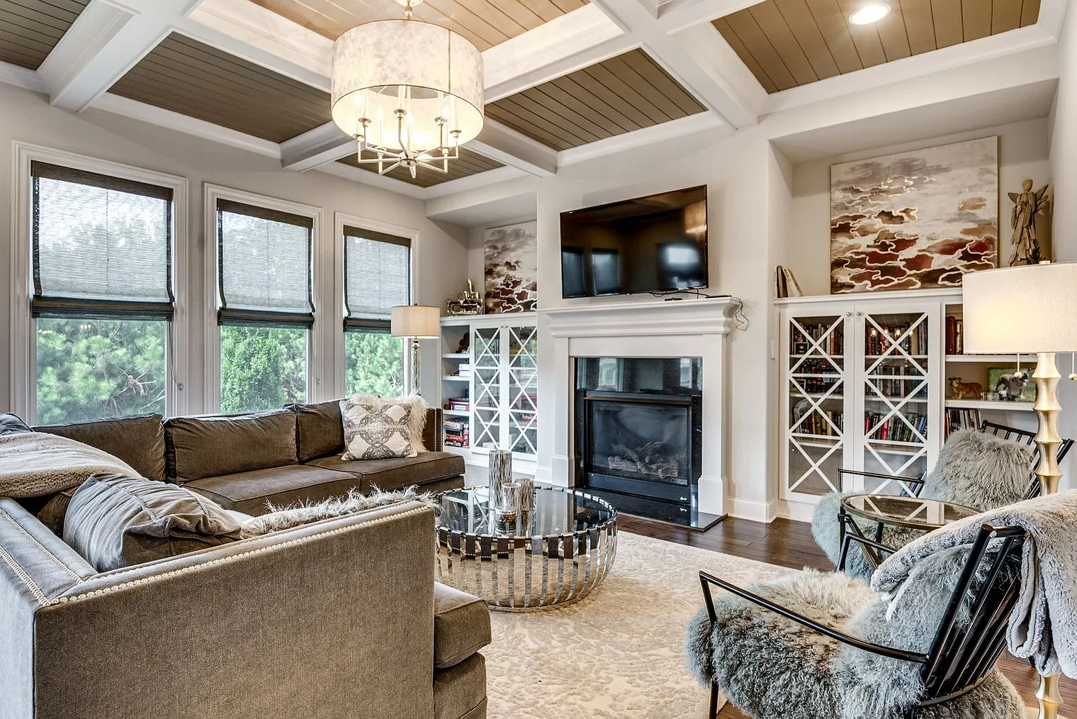 5 bed, 5.0 bath, 4994 sqft, $8,612 — Photo 3