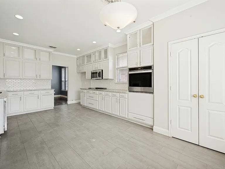 4849 Gloucester Dr — Photo 8