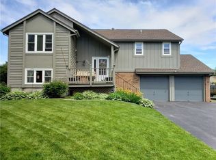 15 Springbrook Cir, Rochester, NY 14606