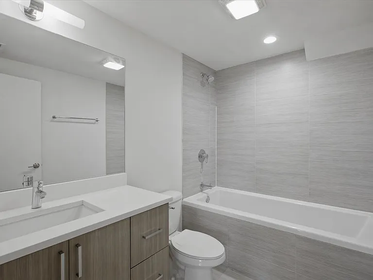 650 N Green St #4 — Photo 18