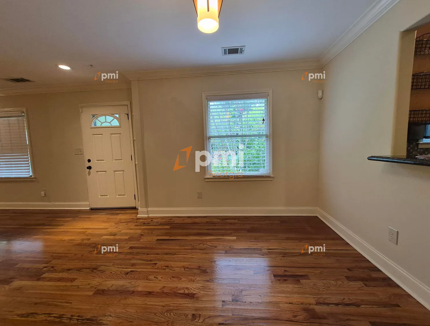 3 bed, 2.0 bath, 1350 sqft, $1,895 — Photo 4