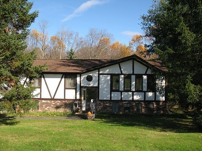 1st image of 34 Papania Dr