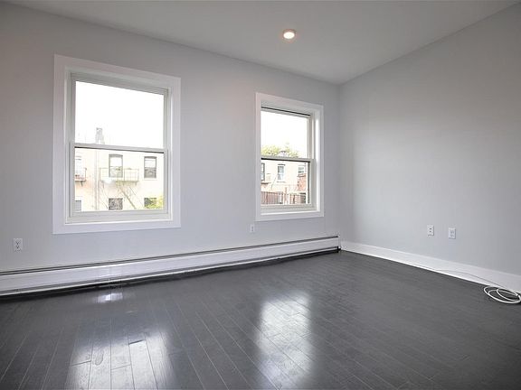 3rd image of 514 Washington St #1