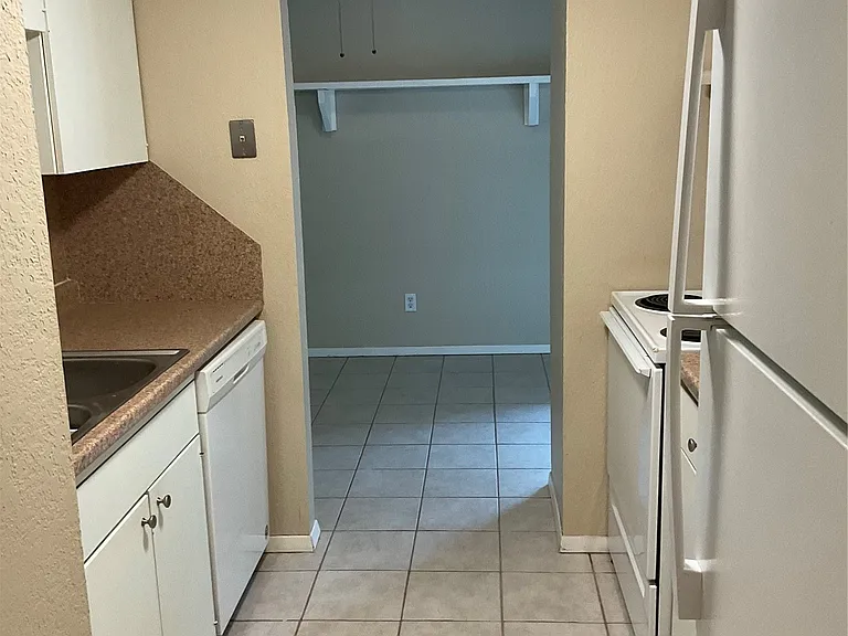 3228 S Lakewood Ave — Photo 10