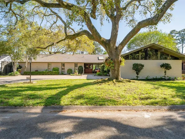 135 Woodhaven Ln, Seabrook, TX 77586