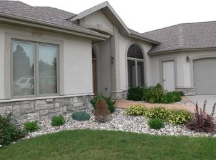 207 Calumet Dr, Yankton, SD 57078