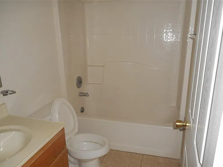 950 Derbyshire Dr — Photo 6