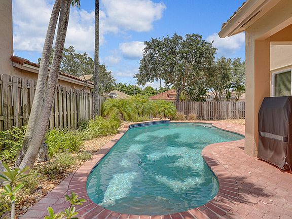 3rd image of 317 E Garden Cove Circle