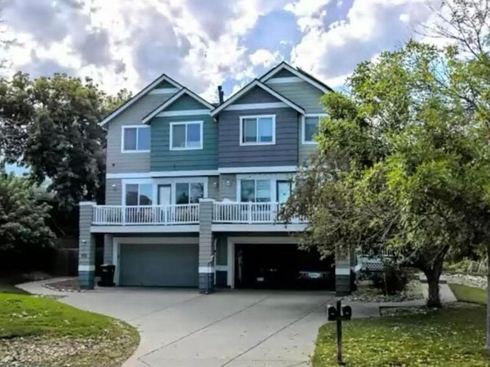 623 is the Unit on the left. It is a 3 story south facing townhome with a 2 car garage.