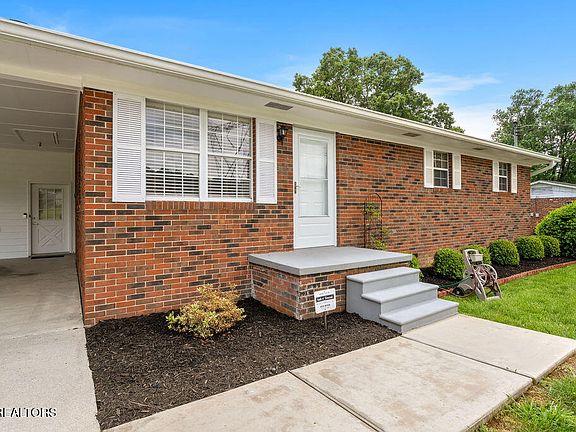 3rd image of 4616 Blairwood Dr