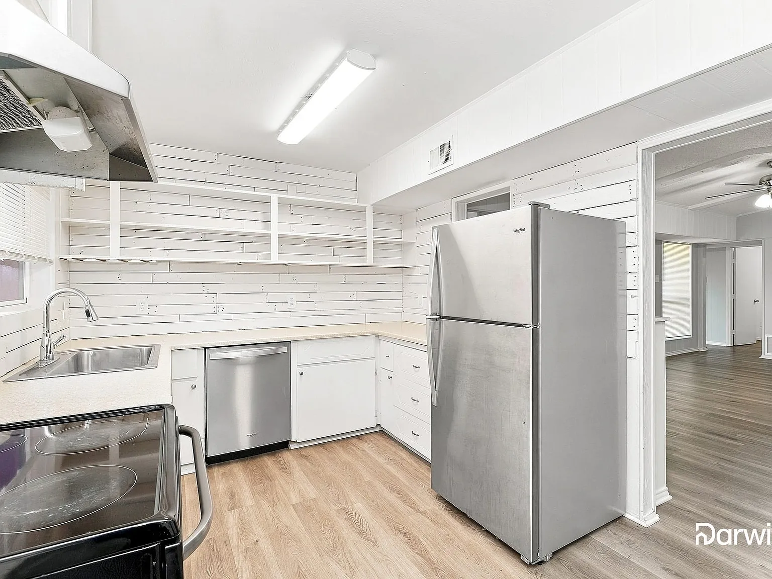 4 bed, 2.0 bath, 2172 sqft, $2,280 — Photo 2