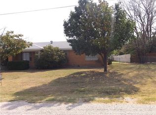 810 N Denver St, Alvord, TX 76225