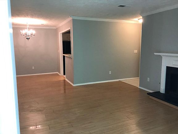 4th image of 1901 Augusta Dr