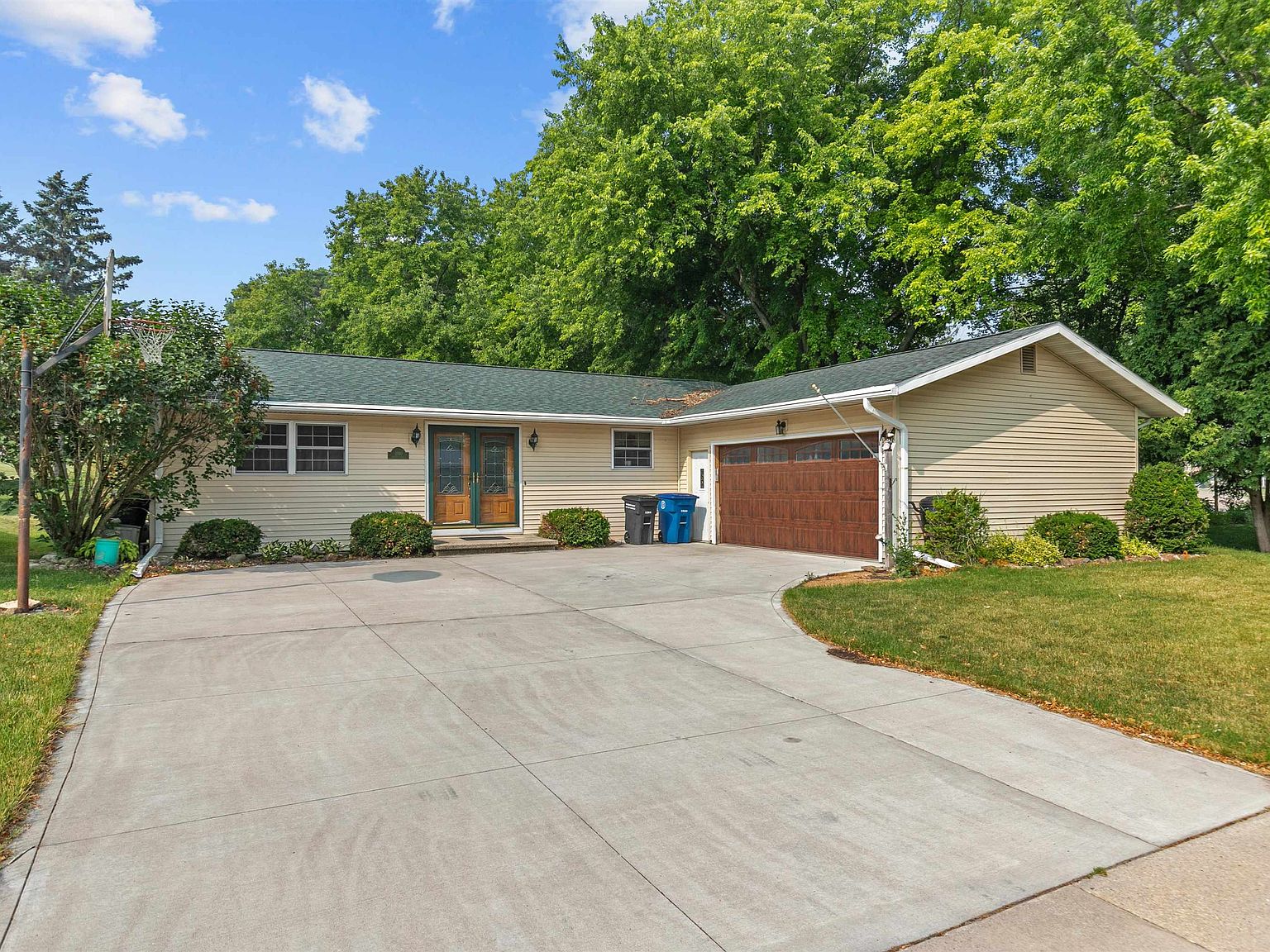 1690 Maricopa Dr, Oshkosh, WI 54904 Zillow