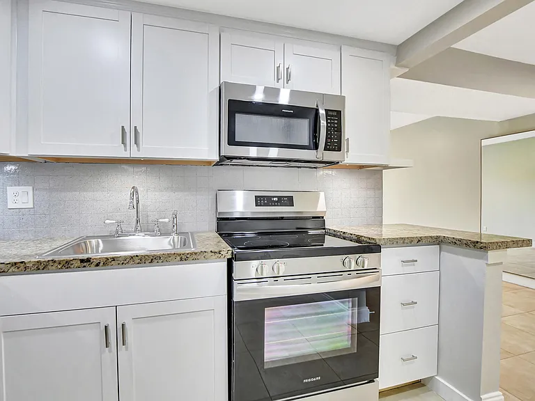 450 NW 20th St #2020 — Photo 9