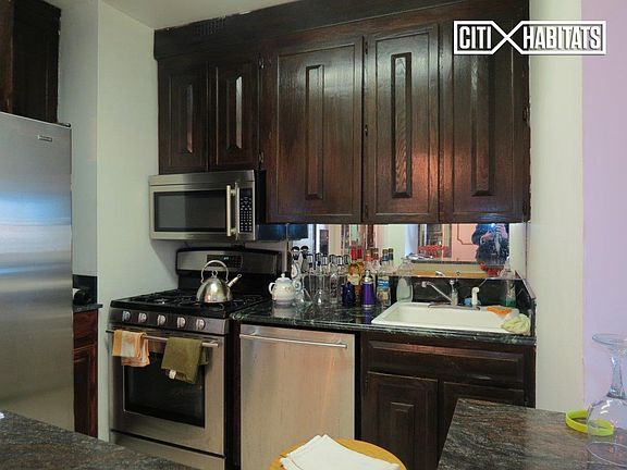 3rd image of 117 E 57th St APT 33G