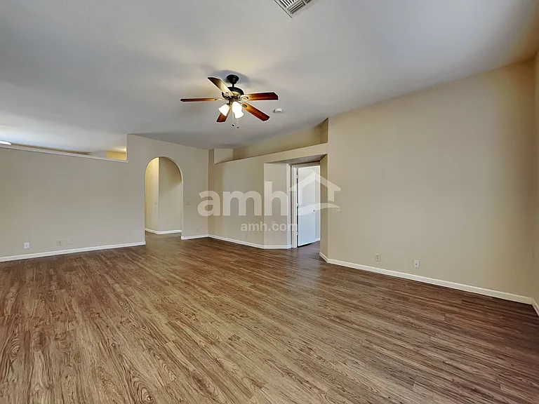 10235 W Missouri Ave — Photo 5