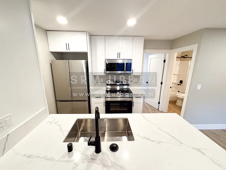 3041 C St #4 — Photo 2