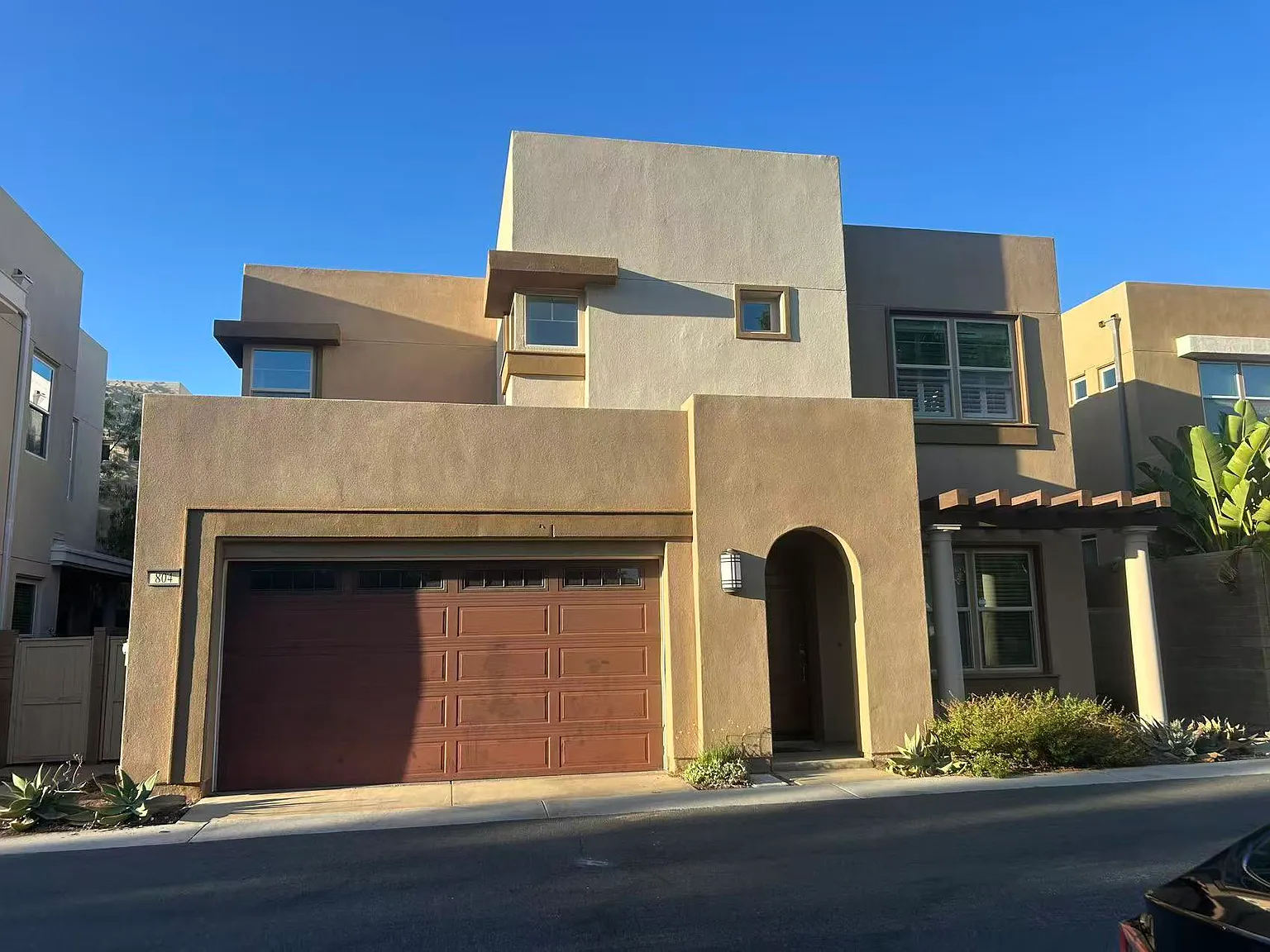 3 bed, 2.5 bath, 2013 sqft, $4,900 — Photo 1