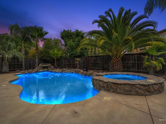 3rd image of 805 Turner Pl