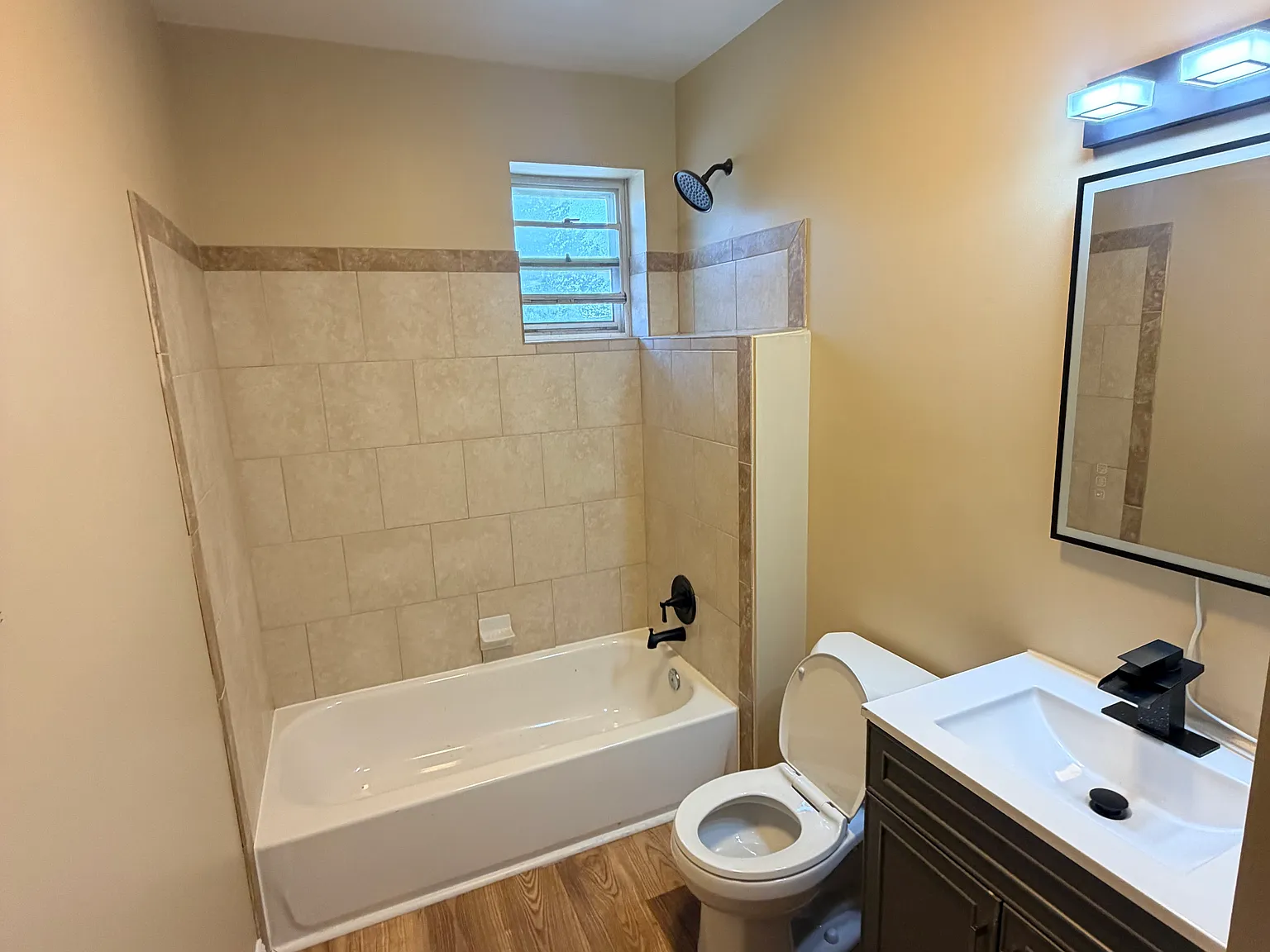 2 bed, 1200 sqft, $1,900 — Photo 2