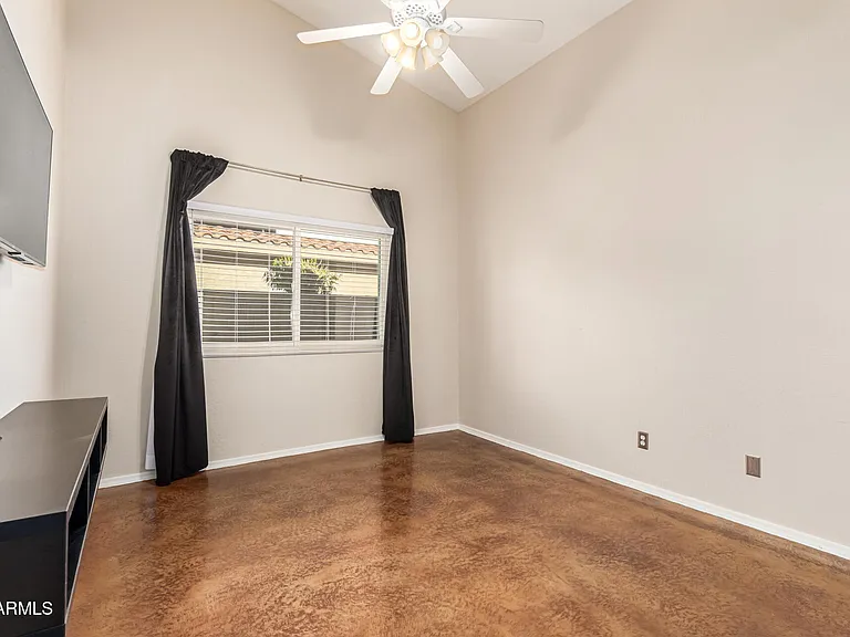4704 E Hearn Rd — Photo 28