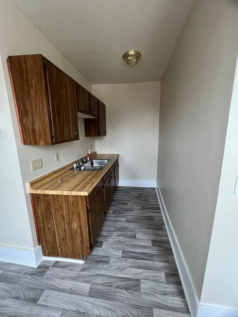 19 E State St. 10 Unit — Photo 4