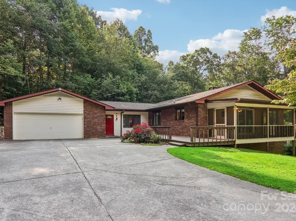 247 Meadow Woods Dr, Hendersonville, NC 28792
