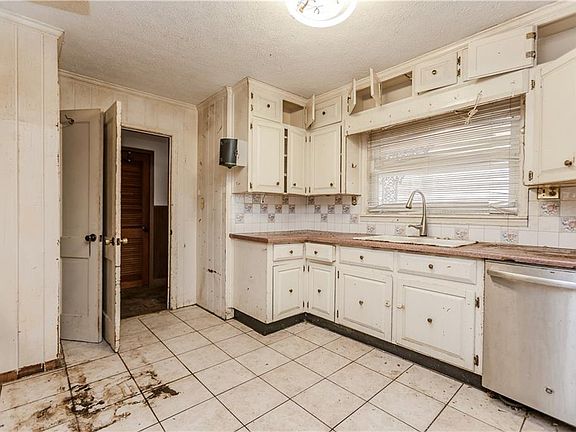 3rd image of 2720 New Macland Rd