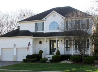 10 Northgate Dr, Englishtown, NJ 07726