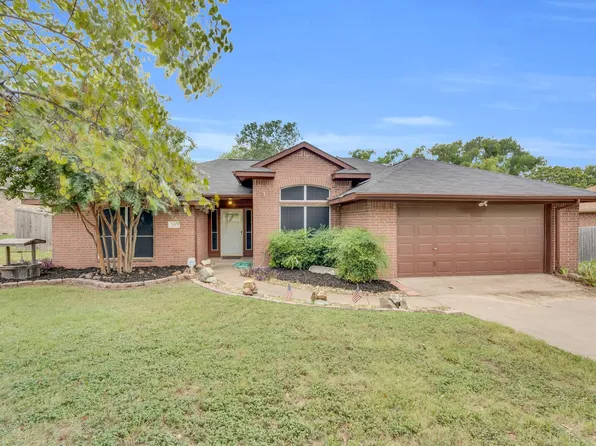 131 Clinton Ln, Midlothian, TX 76065