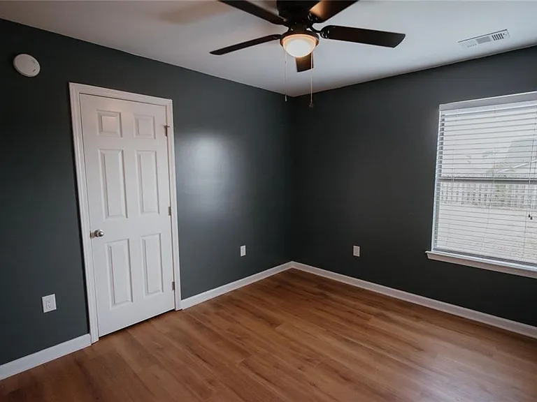 464 Park Lake Dr — Photo 5