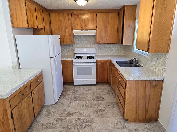 2nd image of 708 Givens Rd #6
