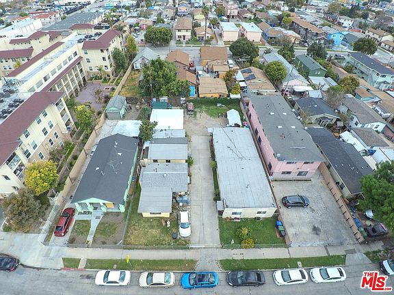 3rd image of 131 E 88th St