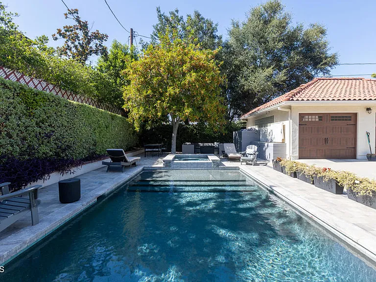 1541 Rose Villa St — Photo 38