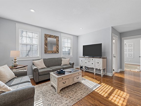 2nd image of 805 Clay Ave