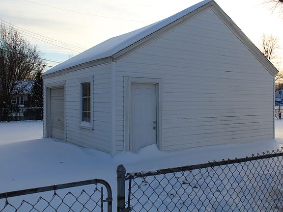 2nd image of 29447 Bridge St