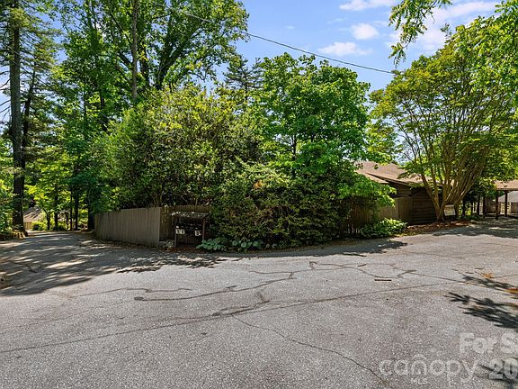 3rd image of 121 Ohara Cir