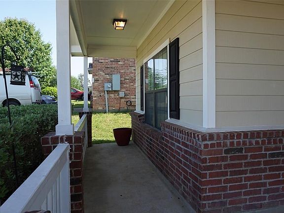 3rd image of 8028 N Tarrytown Crossing Dr