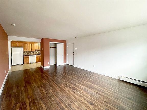 3rd image of 34 Pleasant Dr APT 33