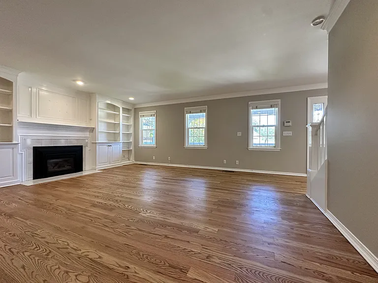 604 Village Ct — Photo 4