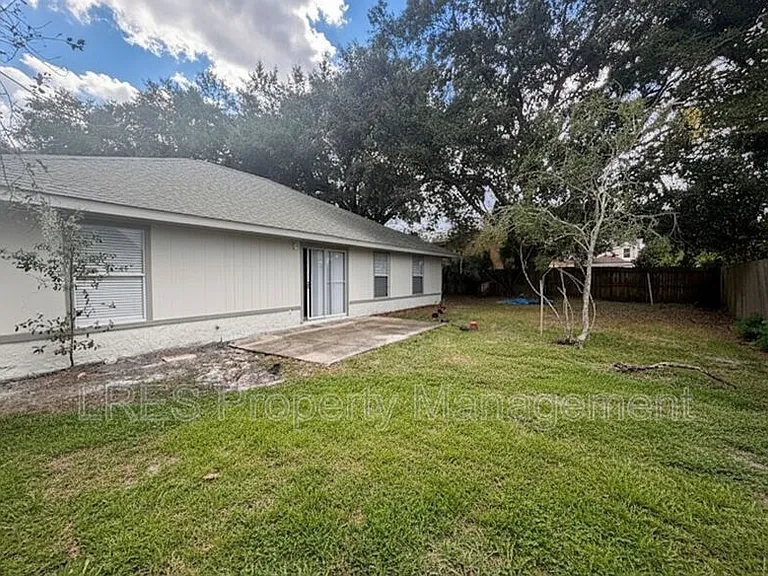 1004 Stout Ct — Photo 33