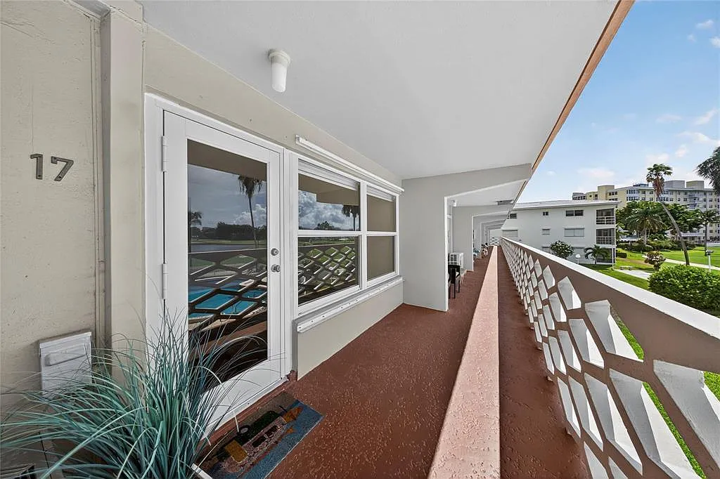 Country Club Terrace — Photo 2