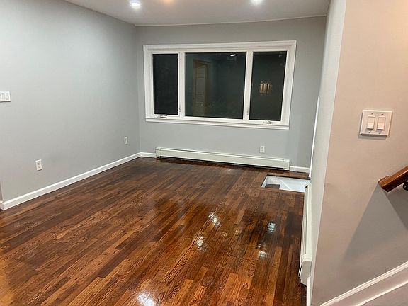 4th image of 4053 Maywood Dr