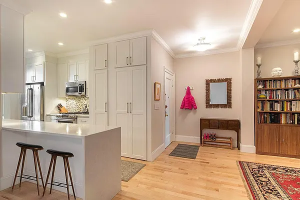 Sold by RealtyTopia | media 19